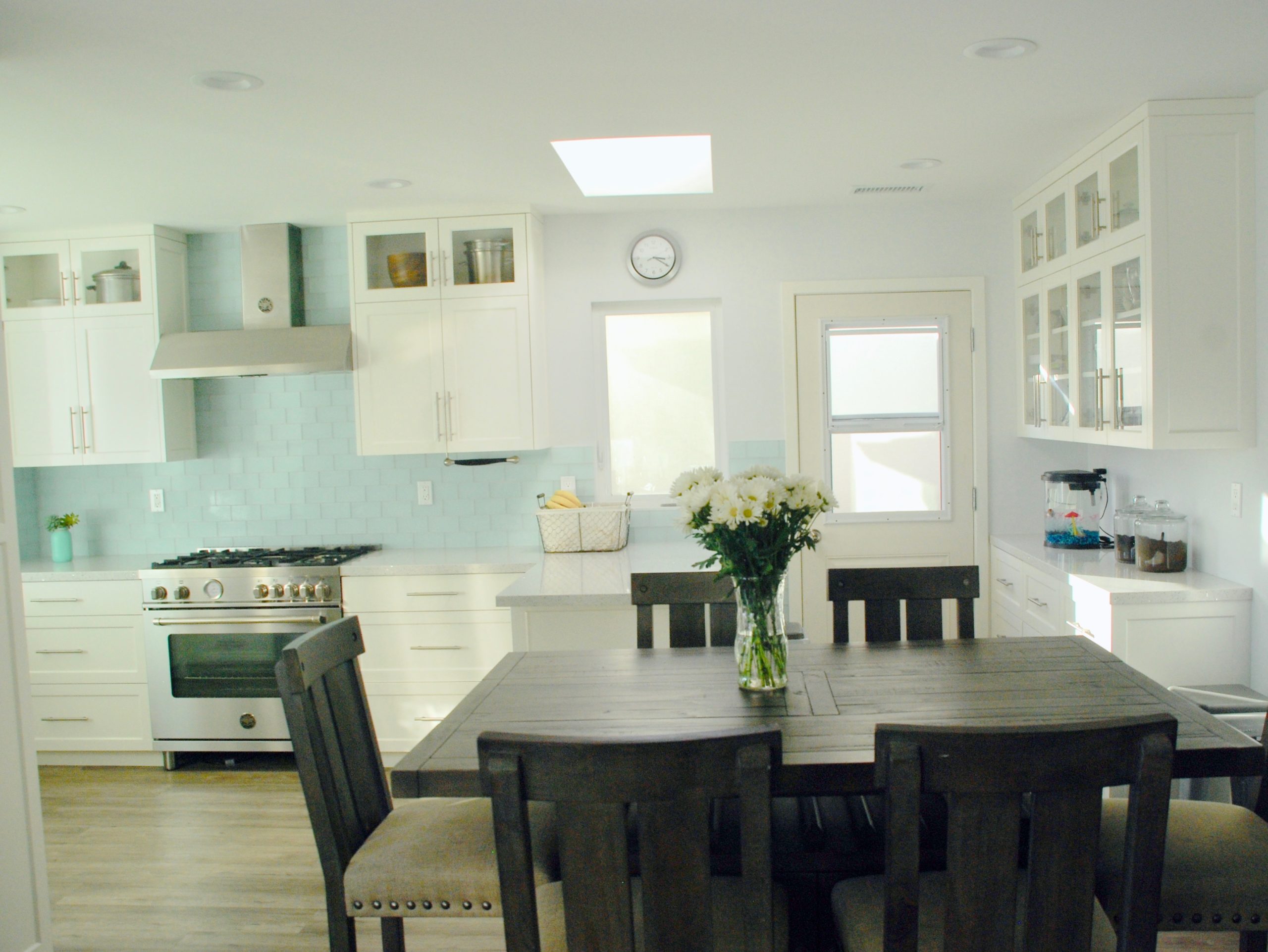 Read more about the article Beach Cottage kitchen with an industrial flair