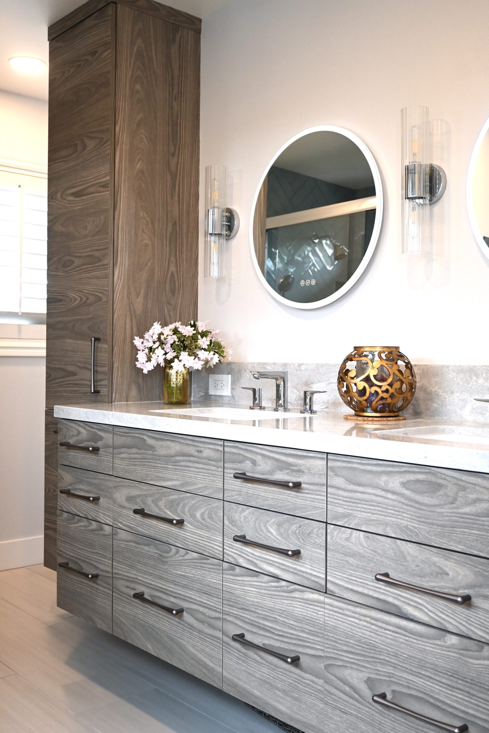 Read more about the article Modern retro chic master bath